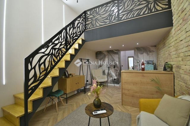 Eladó téglalakás, Budapesten, VI. kerületben 54.5 M Ft, 1 szobás