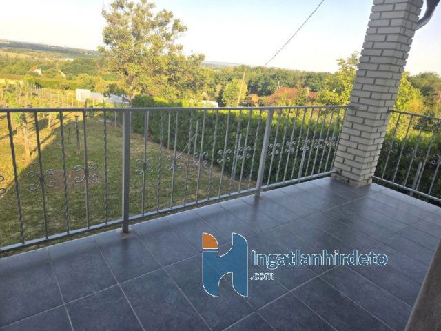 Eladó családi ház, Alsópáhokon 39.9 M Ft, 2 szobás