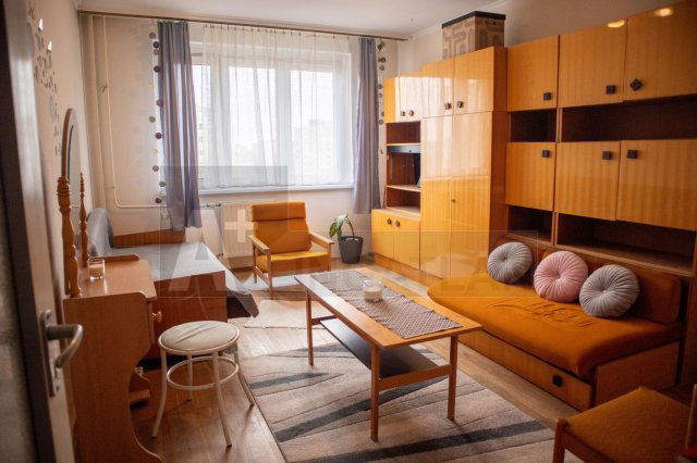Eladó panellakás, Szegeden 43 M Ft, 3 szobás