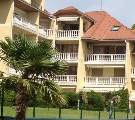 Eladó téglalakás, Balatonfüreden 165 M Ft, 2 szobás