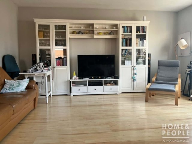 Eladó téglalakás, Szegeden 99.99 M Ft, 4 szobás