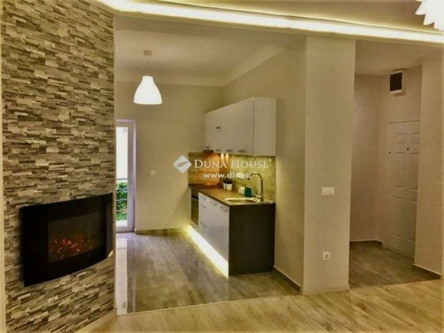 Eladó téglalakás, Pécsett 75 M Ft, 4 szobás