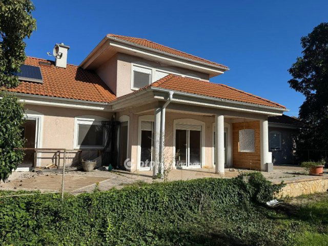 Eladó családi ház, Tiszafüreden 99 M Ft, 6 szobás