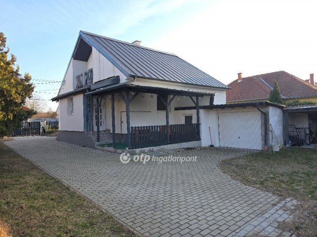 Eladó családi ház, Győrött 94.9 M Ft, 4+1 szobás