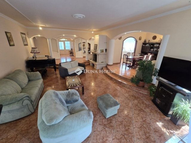 Eladó családi ház, Érden 235 M Ft, 5+1 szobás