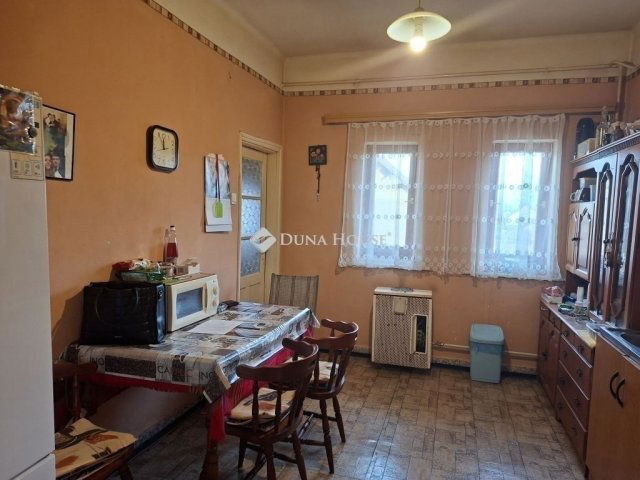 Eladó családi ház, Zsámbokon 45 M Ft, 3 szobás