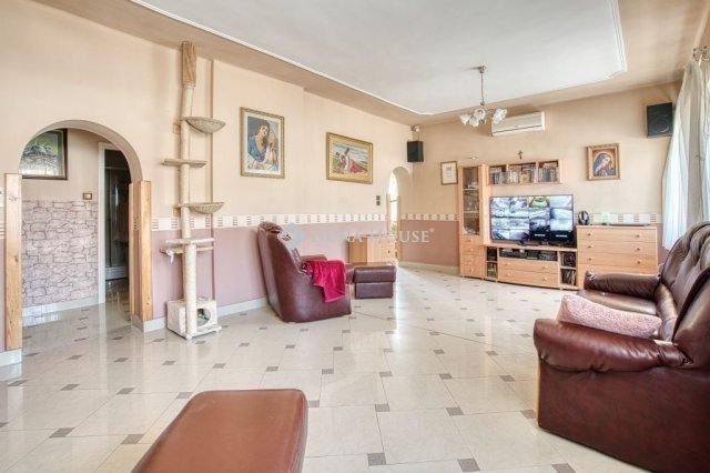 Eladó családi ház, Érden 184.9 M Ft, 6 szobás