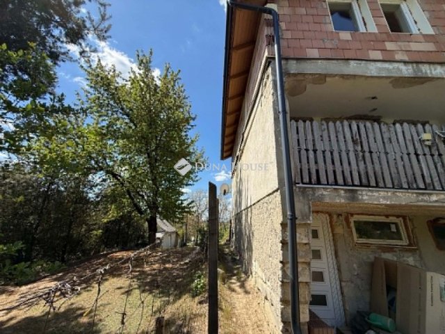 Eladó nyaraló, Válon 35 M Ft, 3 szobás / költözzbe.hu