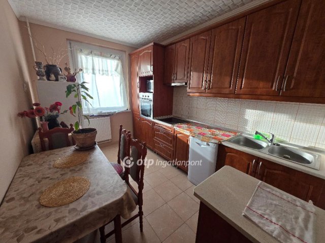 Eladó panellakás, Debrecenben 59.9 M Ft, 1+2 szobás