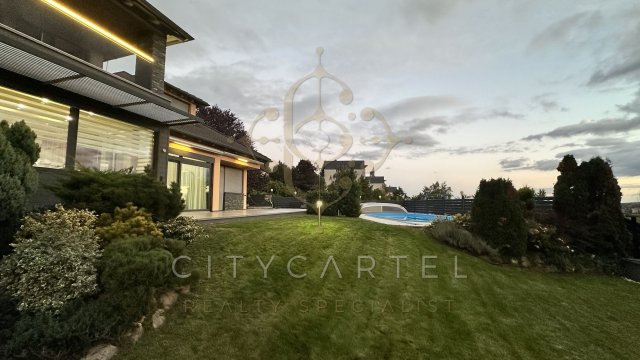 Eladó családi ház, Egerben 489 M Ft, 10 szobás