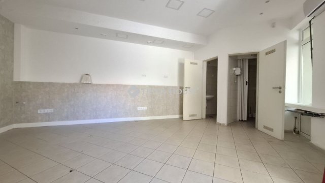 Kiadó üzlethelyiség, Budapesten, III. kerületben 260 E Ft / hó