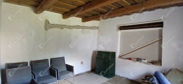 Eladó családi ház, Egerváron 10.5 M Ft, 1 szobás