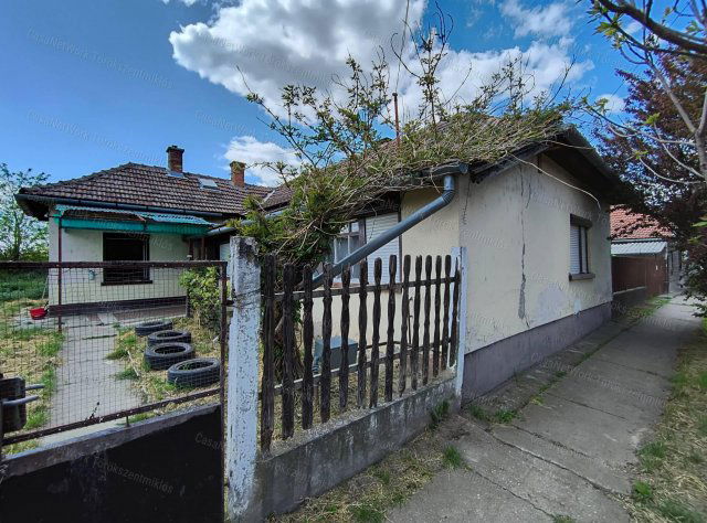 Eladó családi ház, Fegyverneken 8.95 M Ft, 3 szobás