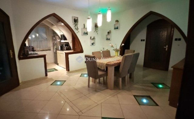 Eladó családi ház, Kecskeméten 129 M Ft, 5 szobás