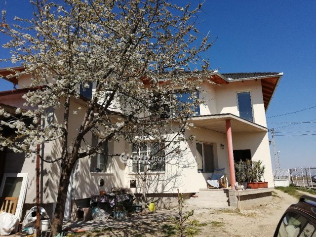 Eladó családi ház, Szigetszentmiklóson 170 M Ft, 8 szobás