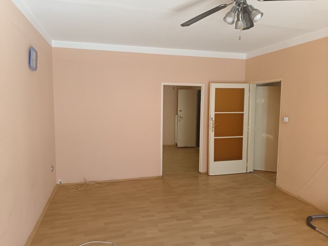 Kiadó panellakás, albérlet, Pécsett, Építők útján, 2 szobás