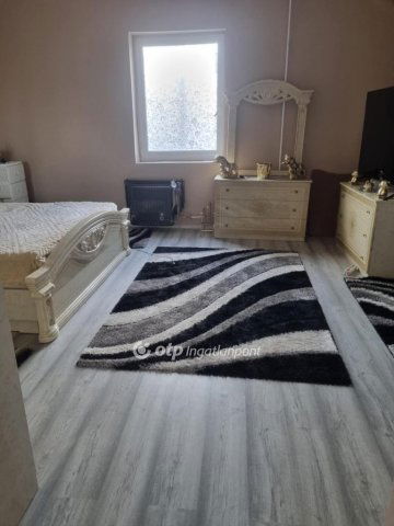 Eladó téglalakás, Szegeden 21 M Ft, 2 szobás