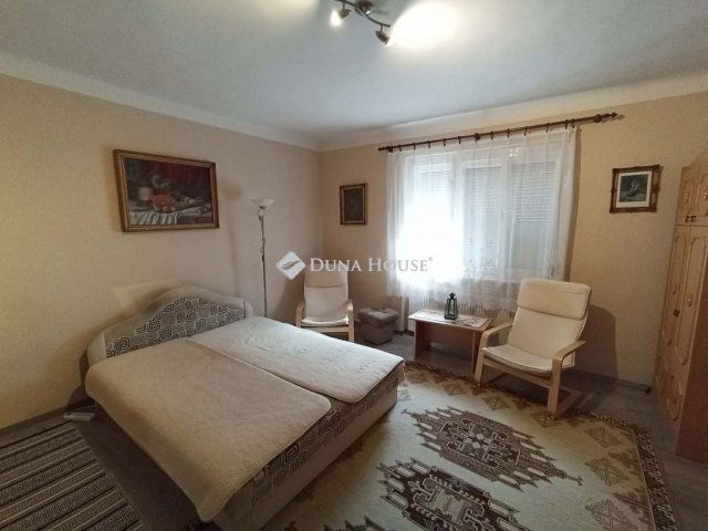 Eladó családi ház, Esztergomban, Matyasovszky utcában 135 M Ft