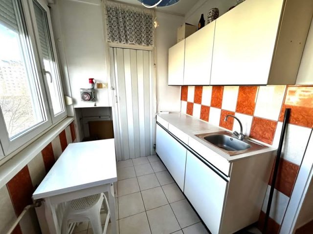 Eladó panellakás, Szegeden, Retek utcában 56 M Ft, 1+2 szobás