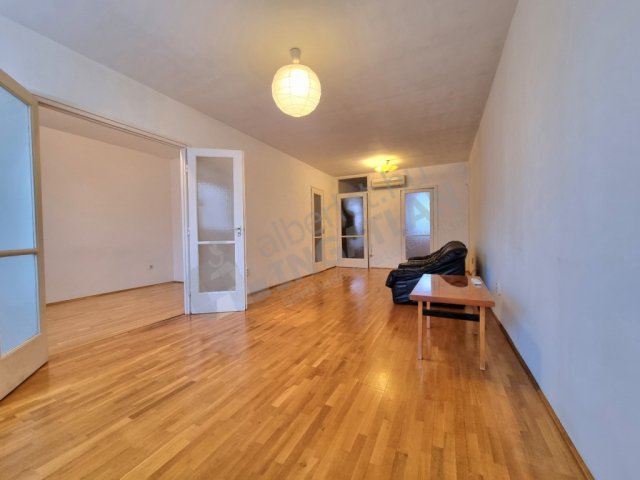 Kiadó téglalakás, albérlet, V. kerületben, Semmelweis utcában