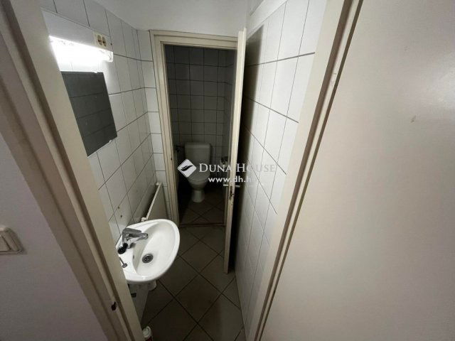Eladó iroda, Kecskeméten 180 M Ft / költözzbe.hu