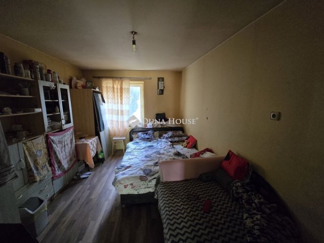 Eladó családi ház, Székesfehérvárott 25.5 M Ft, 2 szobás