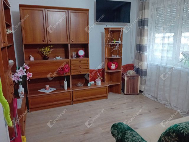 Eladó panellakás, Tatabányán 38.5 M Ft, 2 szobás