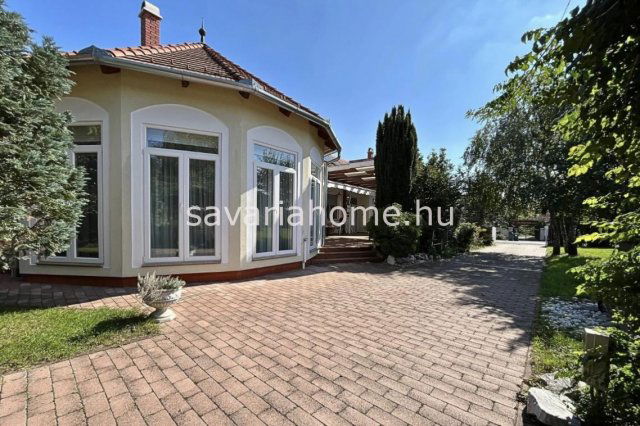 Eladó családi ház, Szombathelyen 189.9 M Ft, 6 szobás