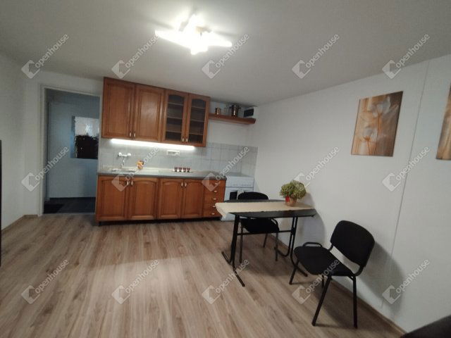 Eladó családi ház, Győrött 22.5 M Ft, 1 szobás