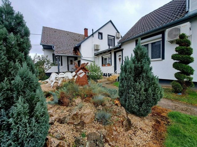 Eladó családi ház, Harkányban 97.9 M Ft, 8 szobás