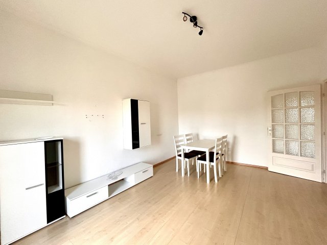 Kiadó téglalakás, albérlet, Komáromban 200 E Ft / hó, 2 szobás