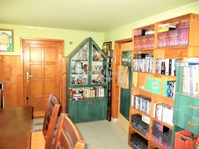 Eladó családi ház, Sukorón 96.25 M Ft, 5 szobás