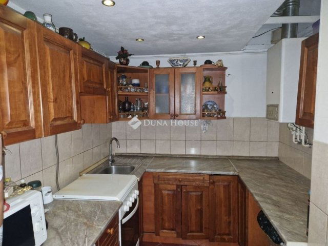 Eladó téglalakás, Budapesten, VI. kerületben 61.5 M Ft, 2 szobás