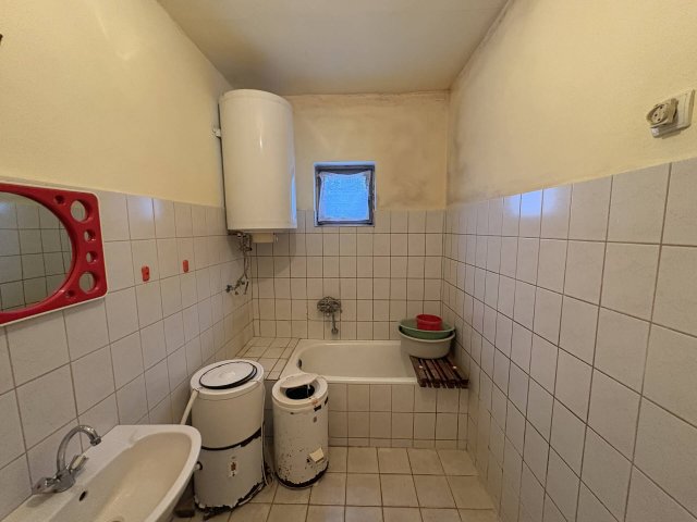 Eladó családi ház, Tomoron 12 M Ft, 2 szobás