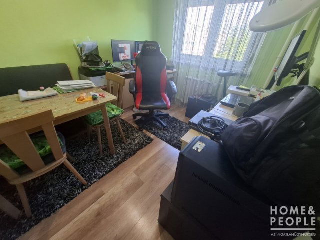 Eladó téglalakás, Szegeden 62 M Ft, 3 szobás