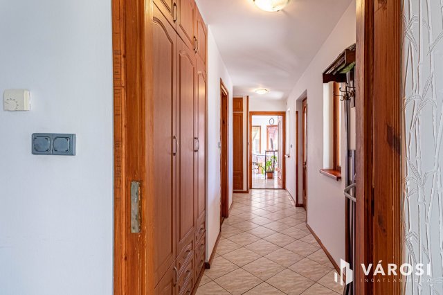 Eladó családi ház, Szegeden 92.99 M Ft, 5 szobás