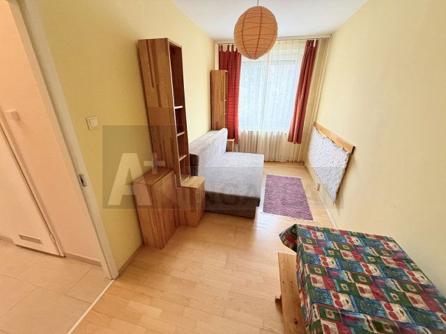 Eladó panellakás, Szegeden 58.9 M Ft, 3 szobás