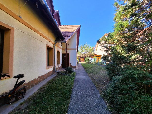 Eladó családi ház, Tapolcán 78 M Ft, 4+4 szobás