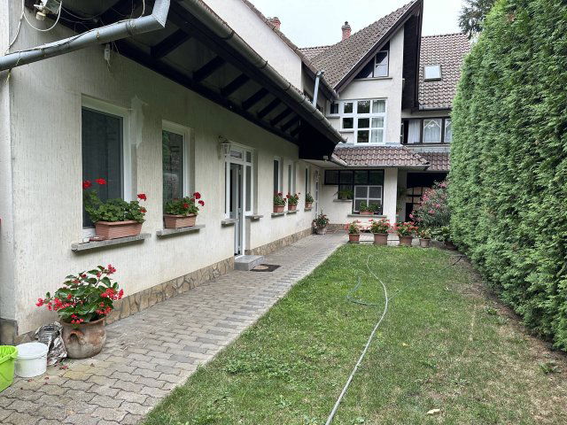 Eladó családi ház, Kaposváron 182 M Ft, 9+2 szobás
