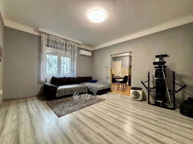 Eladó téglalakás, Nyíregyházán 37 M Ft, 2 szobás