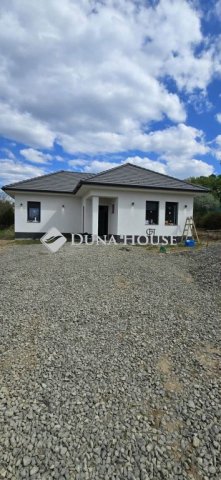 Eladó családi ház, Pócsmegyeren 149 M Ft, 5 szobás