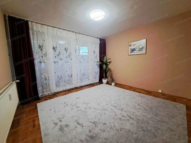 Eladó panellakás, Nyíregyházán 47.9 M Ft, 2+1 szobás