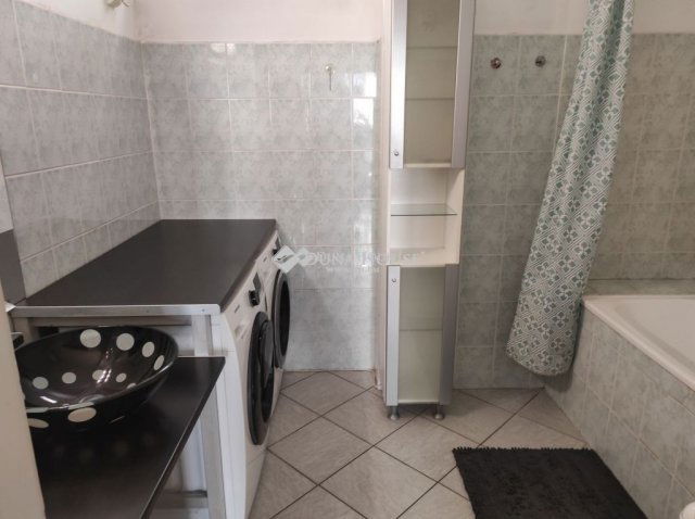 Eladó téglalakás, Szegeden 69 M Ft, 2 szobás