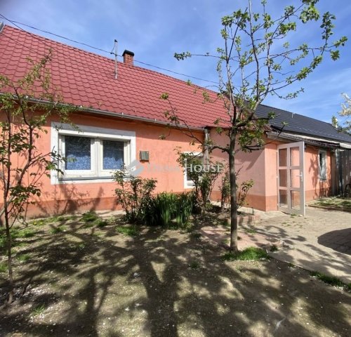 Eladó családi ház, Márkón 46.5 M Ft, 2+1 szobás