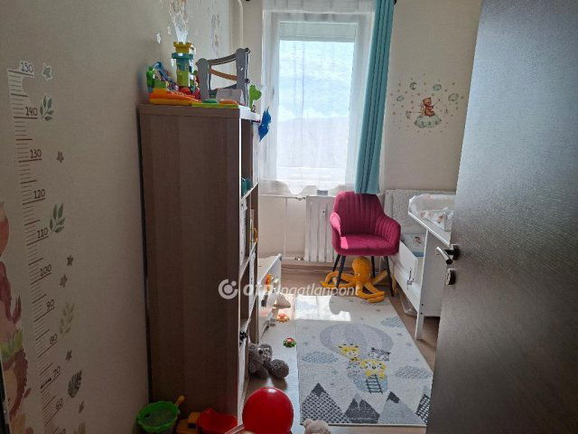 Eladó panellakás, Budapesten, III. kerületben 75.99 M Ft