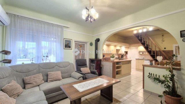 Eladó családi ház, Lajosmizsén 71.9 M Ft, 5 szobás