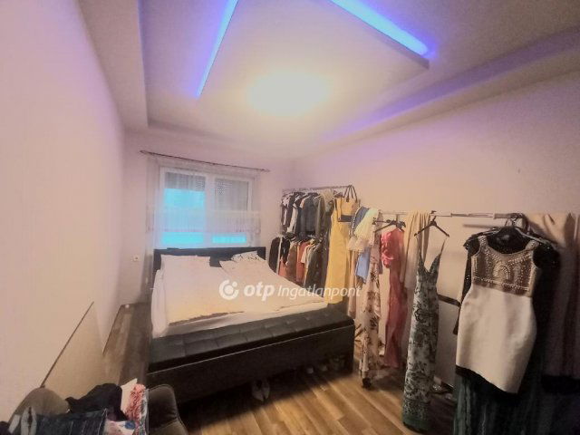 Eladó családi ház, Tégláson 67.9 M Ft, 2 szobás