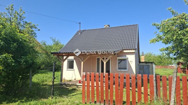 Eladó családi ház, Dombóváron 16.9 M Ft, 2 szobás