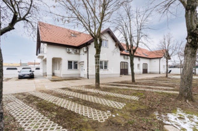 Kiadó ipari ingatlan, Vecsésen 1200 E Ft / hó