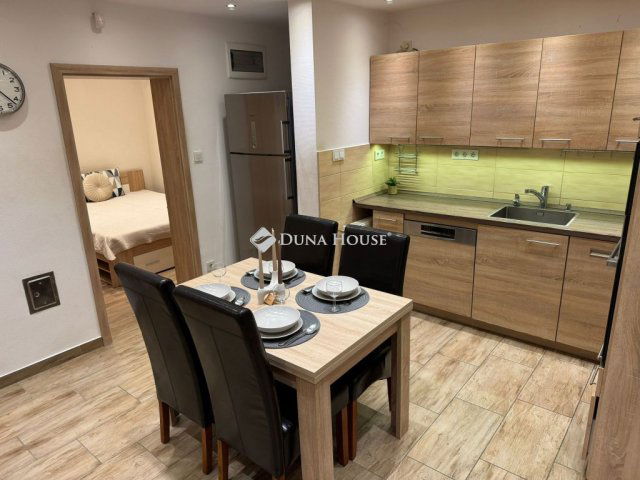 Eladó családi ház, Balatonkenesén 162.9 M Ft, 4 szobás